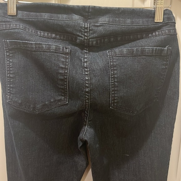 Maternity Jeans - Heidi Klum Loved. Size M. Dark rinse. - Picture 2 of 5
